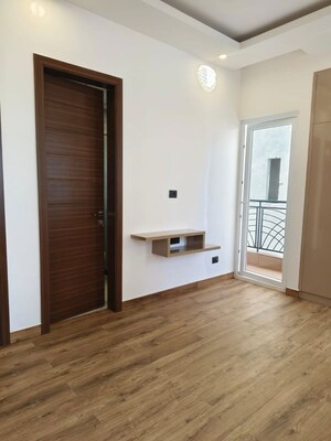 Room in 3 BHK Apartment at Raj One Good Earth, Sector 71 – for Rent