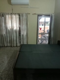2 BHK Builder Floor For Rent in Sector 21