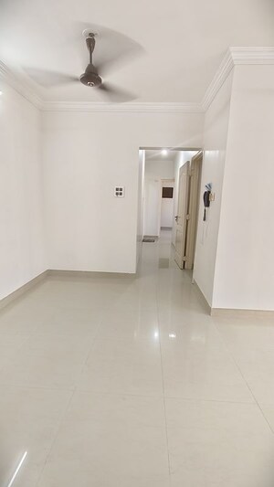 Room in 2 BHK Apartment at Swapnalok Towers, Malad East – for Rent