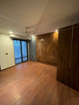 Room in 4 BHK Builder Floor at Sushant Lok I – for Rent
