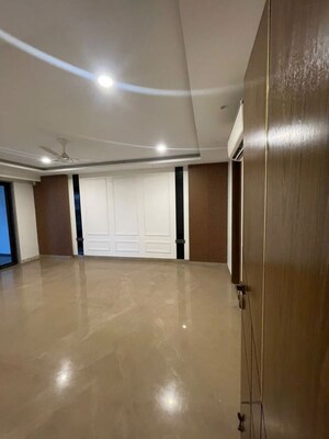 Room in 4 BHK Builder Floor at Sushant Lok I – for Rent