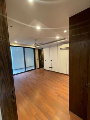 Room in 4 BHK Builder Floor at Sushant Lok I – for Rent