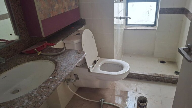 Bathroom, unitech-the-close-north 3.5 Bedroom 2100 Sq.Ft. Apartment In Sector 50 Gurgaon 10715883