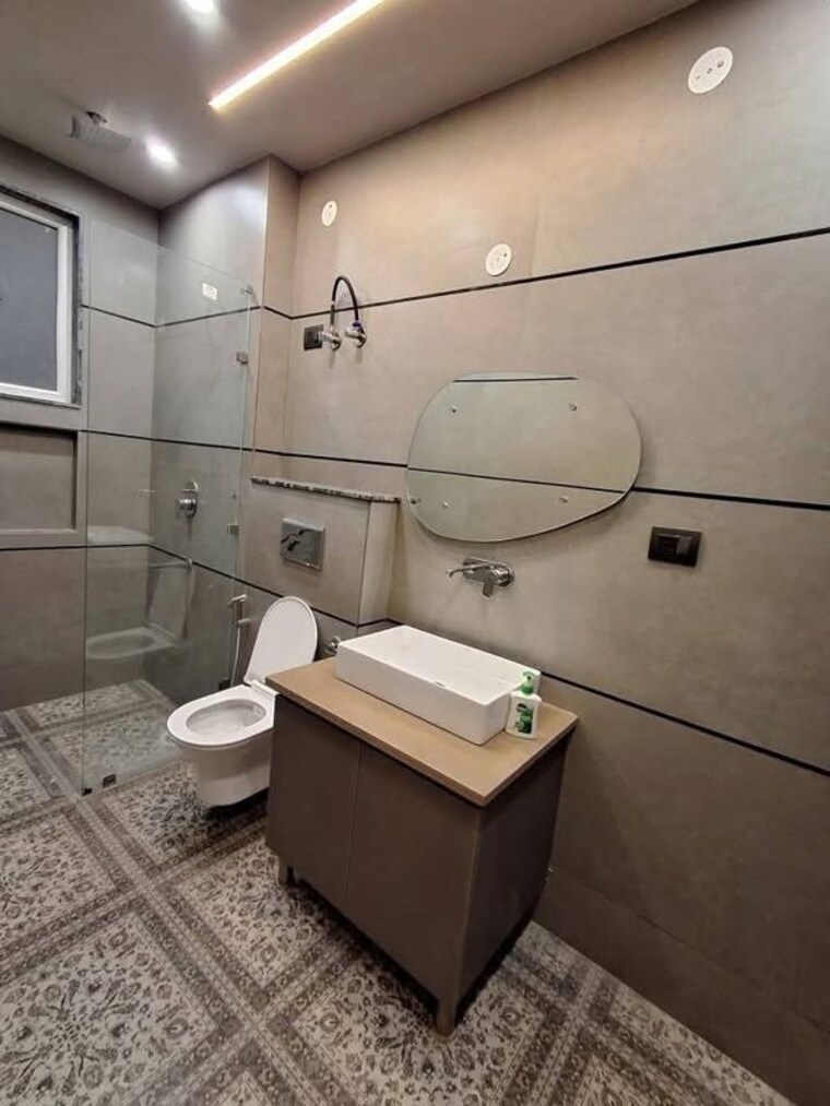 Bathroom, freedom fighters enclave 1 Bedroom 500 Sq.Ft. Apartment In Freedom Fighters Enclave Delhi 10715862