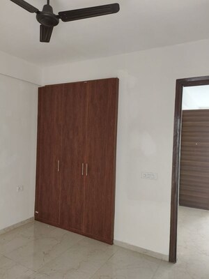 Room in 2.5 BHK Apartment at M3M Soulitude, Sector 89 – for Rent