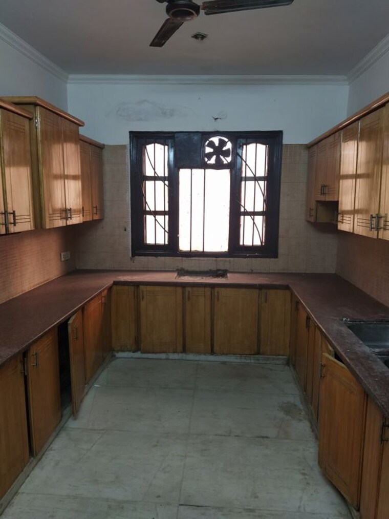 Kitchen, model town 5 Bedroom 4275 Sq.Ft. Builder Floor In Model Town Delhi 10715900