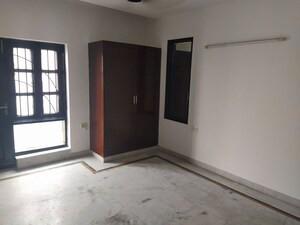 Room in 5 BHK Builder Floor at Model Town – for Rent