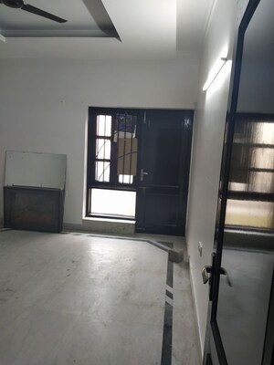 Room in 5 BHK Builder Floor at Model Town – for Rent