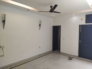 Room in 5 BHK Builder Floor at Model Town – for Rent