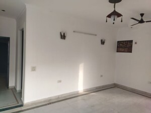 Room in 5 BHK Builder Floor at Model Town – for Rent