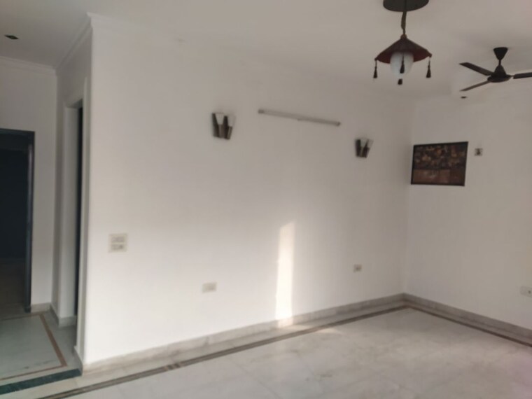 Room, model town 5 Bedroom 4275 Sq.Ft. Builder Floor In Model Town Delhi 10715900