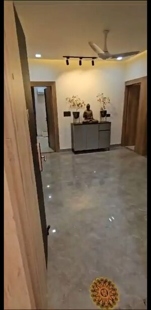 Room in 4 BHK Builder Floor at BPTP Parkland Pride Phase 2, Sector 77 – for Rent
