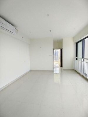 Room in 2 BHK Apartment at Dynamix Divum, Malad East – for Rent