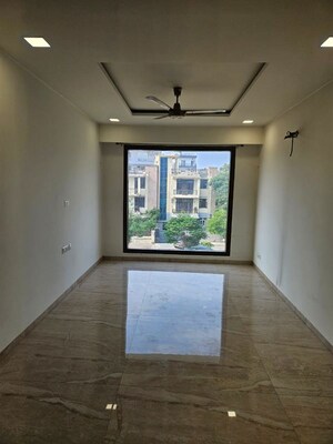 Room in 4 BHK Builder Floor at Sector 27 – for Rent