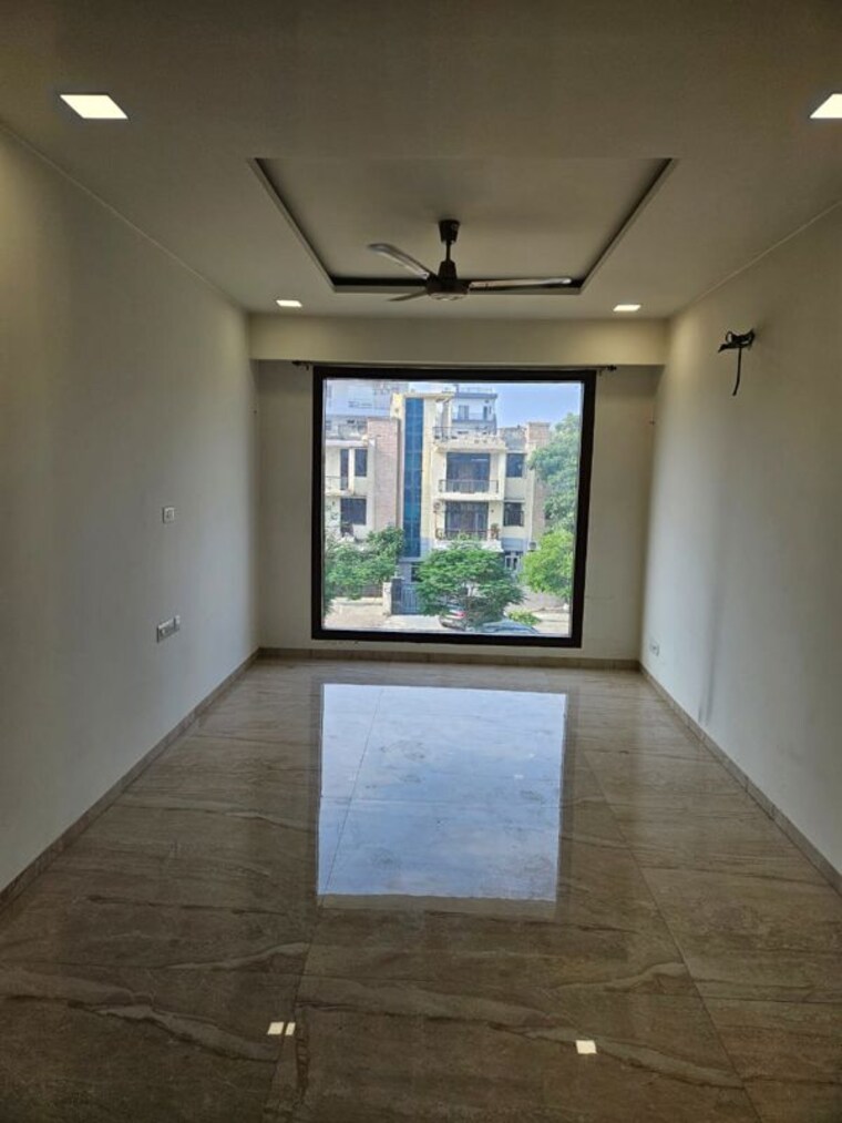 Room, sector 27 4 Bedroom 2700 Sq.Ft. Builder Floor In Sector 27 Gurgaon 10715916