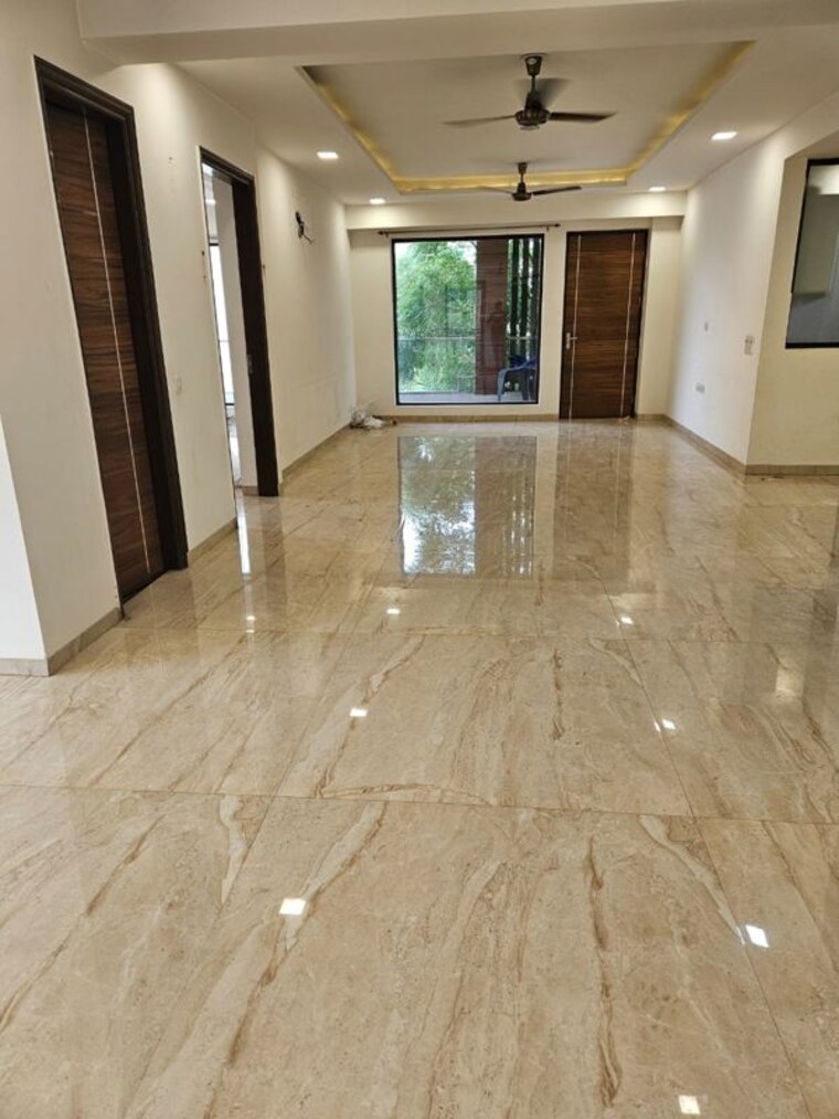 Room, sector 27 4 Bedroom 2700 Sq.Ft. Builder Floor In Sector 27 Gurgaon 10715916