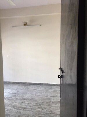 Room in 4 BHK Builder Floor at Sector 27 – for Rent