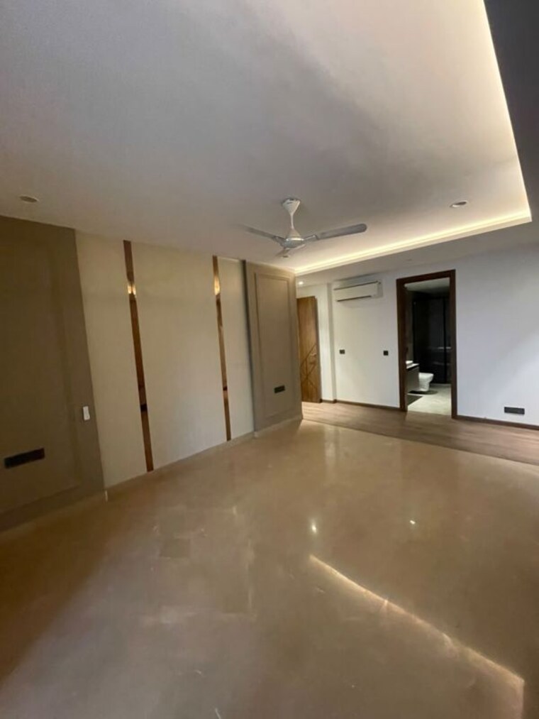 Room, sector 27 4 Bedroom 2700 Sq.Ft. Builder Floor In Sector 27 Gurgaon 10715916
