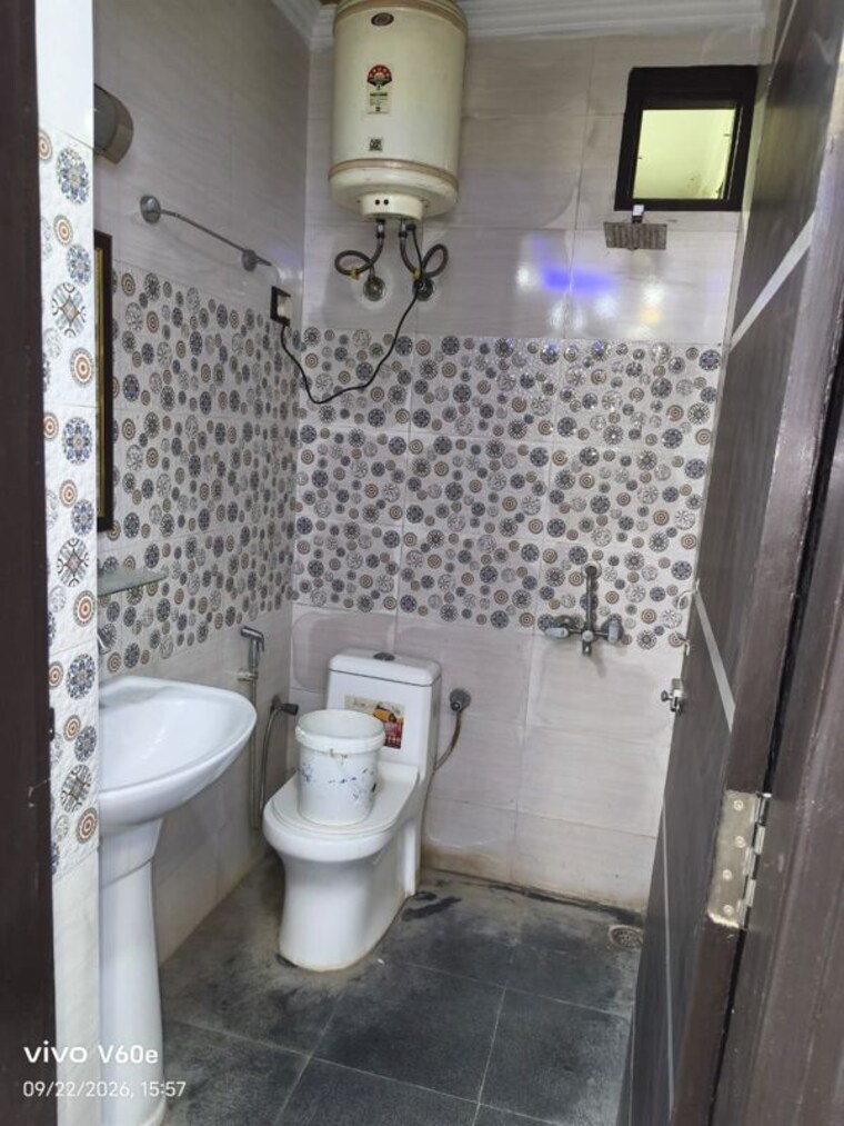 Bathroom, chattarpur 2 Bedroom 900 Sq.Ft. Builder Floor In Chattarpur Delhi 10715932