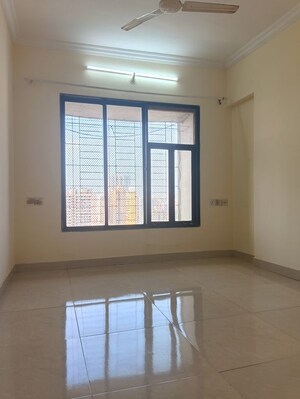 Room in 2 BHK Apartment at Dheeraj Solitaire, Malad West – for Rent