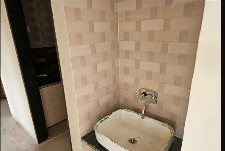 Bathroom, jangid-galaxy 3 Bedroom 1250 Sq.Ft. Apartment In Ghodbunder Road Thane 10715911