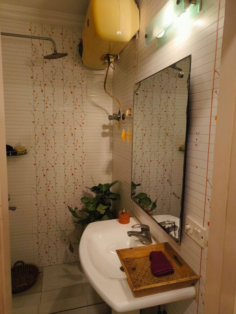 Bathroom, sushant lok i 6 Bedroom 300 Sq.Yd. Independent House In Sushant Lok I Gurgaon 10715923