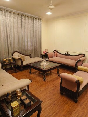 Living Room in 6 BHK Independent House at Sushant Lok I – for Rent