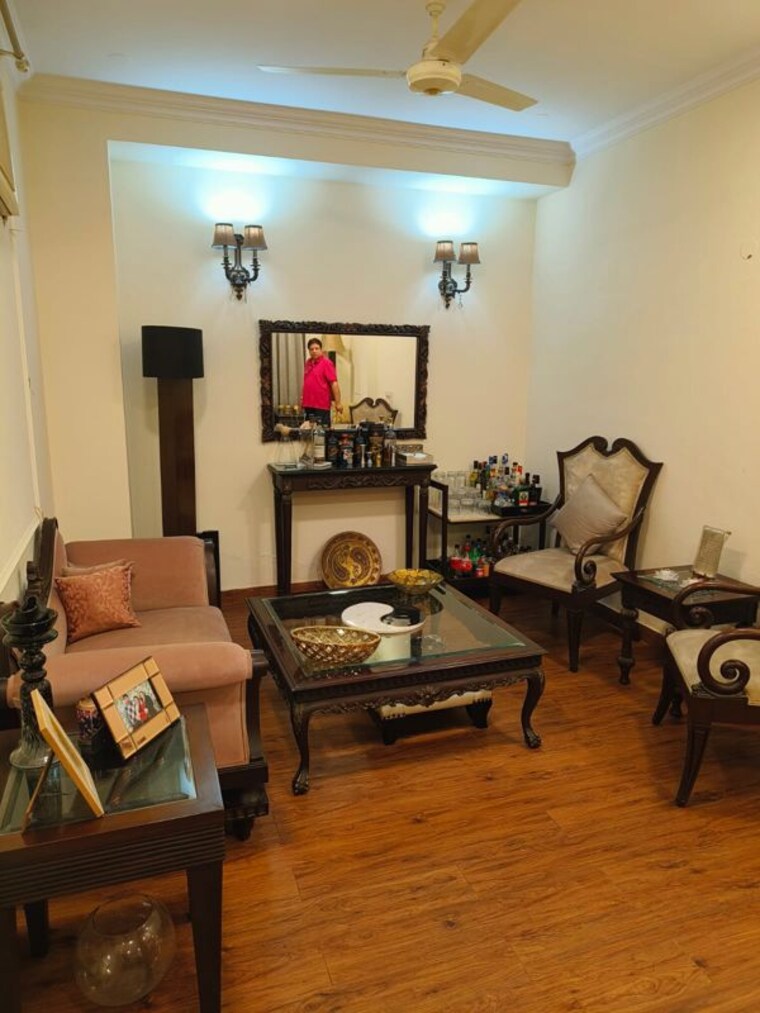 Living Room, sushant lok i 6 Bedroom 300 Sq.Yd. Independent House In Sushant Lok I Gurgaon 10715923