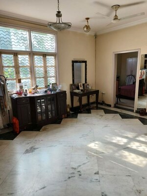 Parking in 6 BHK Independent House at Sushant Lok I – for Rent
