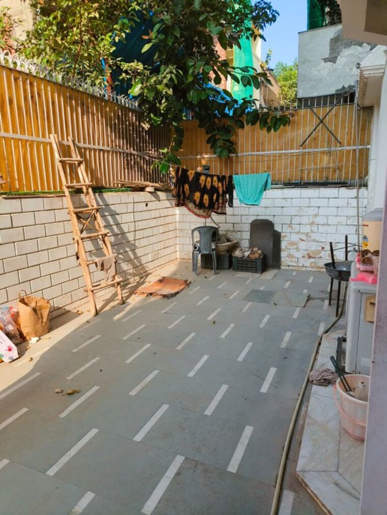 Balcony, sushant lok i 6 Bedroom 300 Sq.Yd. Independent House In Sushant Lok I Gurgaon 10715923