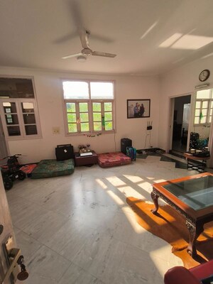 Living Room in 6 BHK Independent House at Sushant Lok I – for Rent