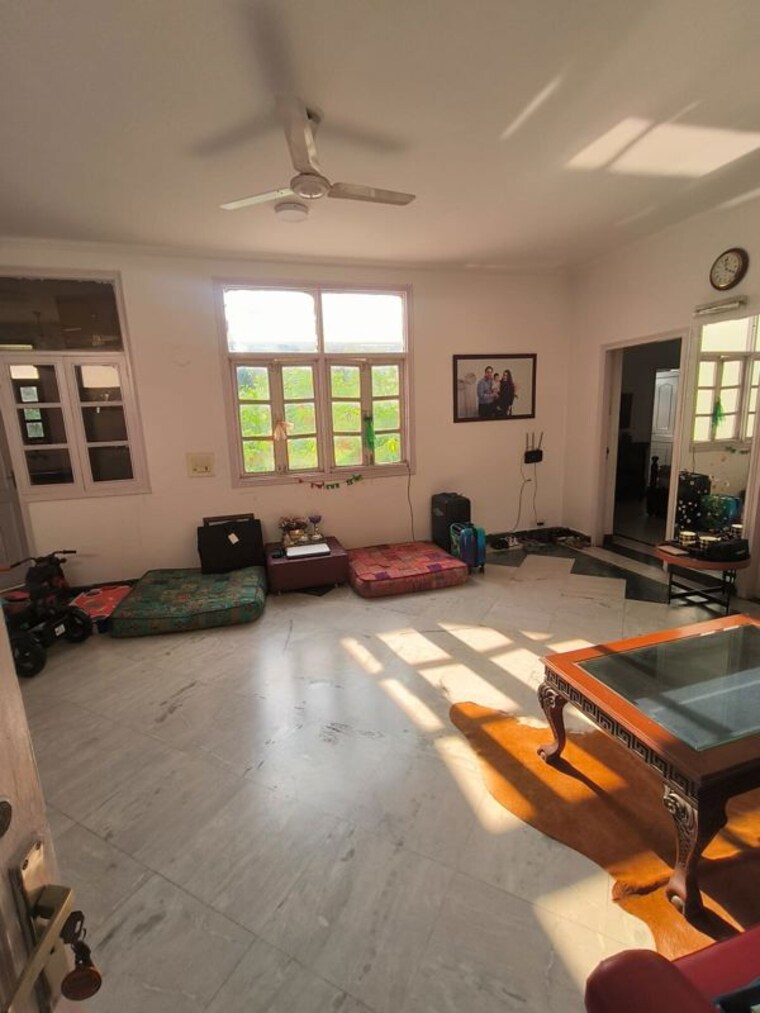 Living Room, sushant lok i 6 Bedroom 300 Sq.Yd. Independent House In Sushant Lok I Gurgaon 10715923