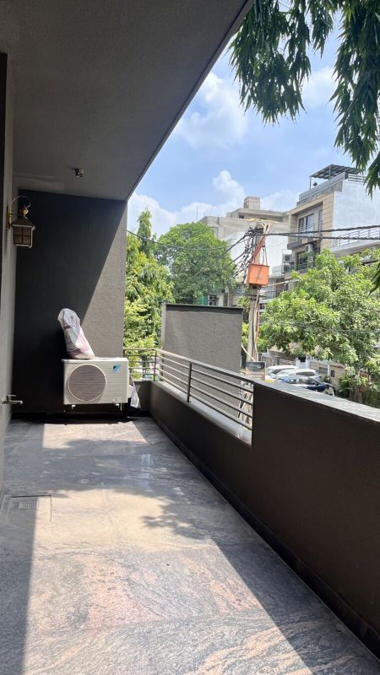 Balcony, greater kailash i 3 Bedroom 208 Sq.Yd. Builder Floor In Greater Kailash I Delhi 10715965