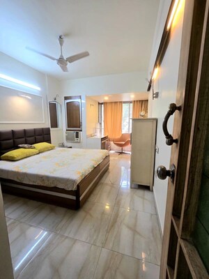 Bedroom in 2 BHK Apartment at Cosmopolitan Apsara Apartment, Pali Hill – for Rent