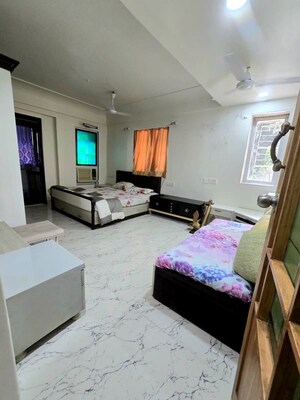 Bedroom in 2 BHK Apartment at Cosmopolitan Apsara Apartment, Pali Hill – for Rent