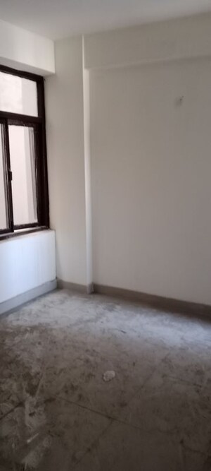 Room in 3 BHK Apartment at Umang Summer Palms, Sector 86 – for Rent