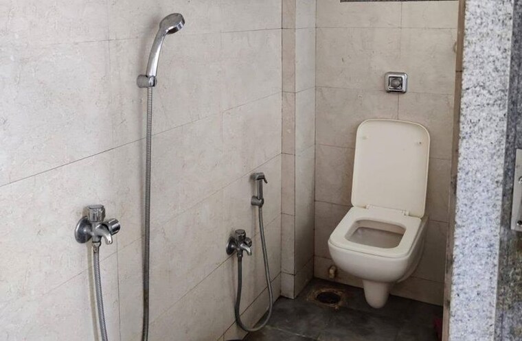 Bathroom, lower parel Commercial Office Space 769 Sq.Ft. In Lower Parel Mumbai 10716026