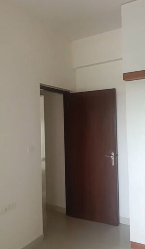 Room in 3 BHK Apartment at Vaishnavi Splendour, New Bel Road – for Rent