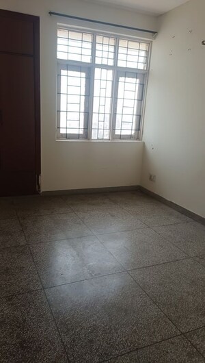 Room in 4 BHK Apartment at IRWO Classic Apartment, Sector 57 – for Sale