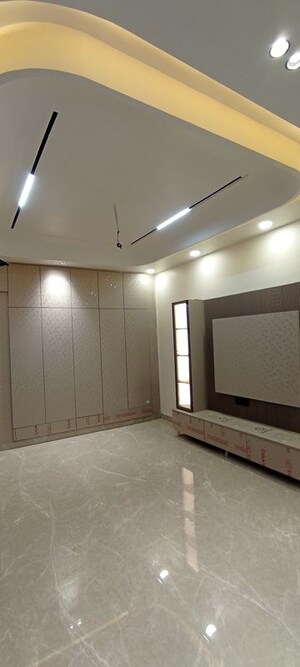Bathroom in 4 BHK Builder Floor at TDI The Grand Retreat, Sector 88 – for Sale