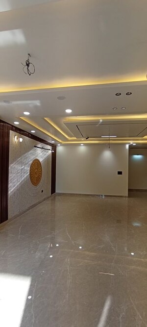 Furnished Amenities in 4 BHK Builder Floor at TDI The Grand Retreat, Sector 88 – for Sale