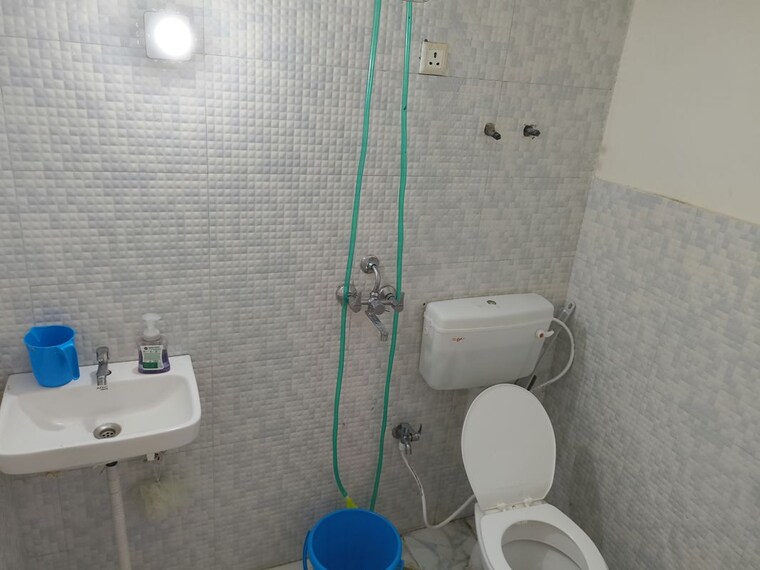 Bathroom, bedarwals-sixty-three-golf-drive 2 Bedroom 900 Sq.Ft. Apartment In Sector 63 Gurgaon 10716052