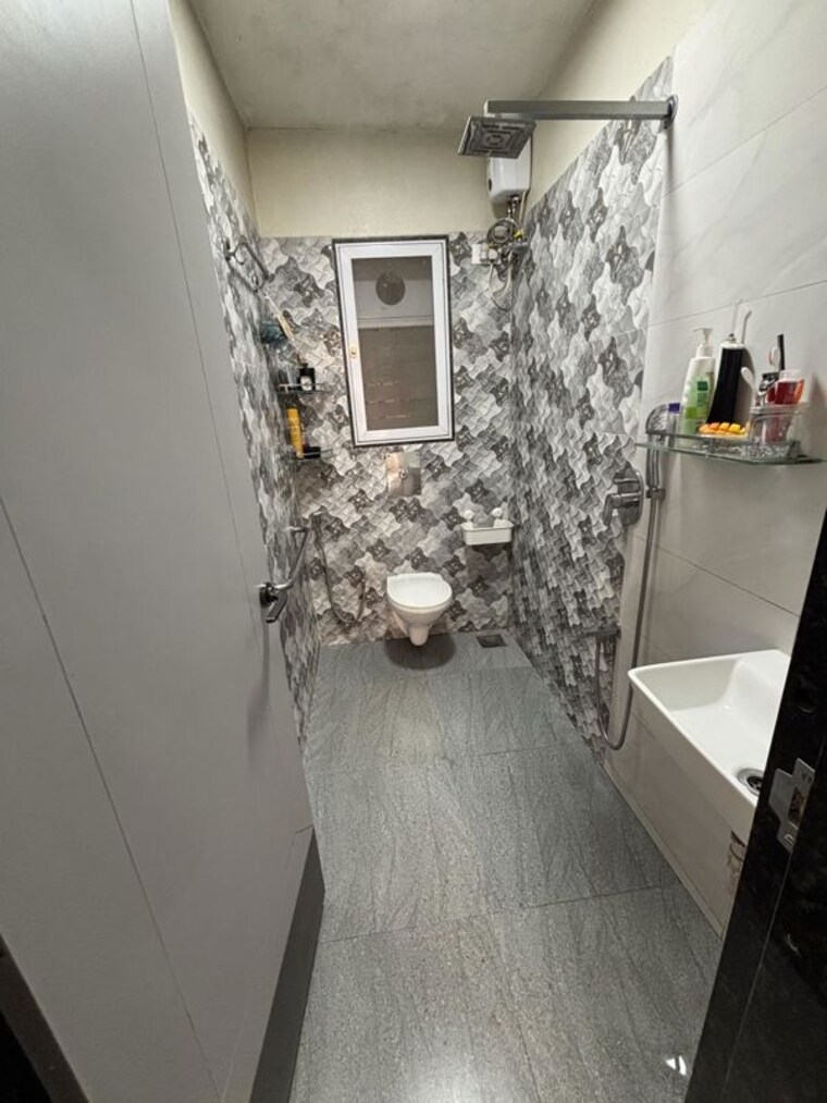 Bathroom, mazgaon 2 Bedroom 670 Sq.Ft. Apartment In Mazgaon Mumbai 10716077