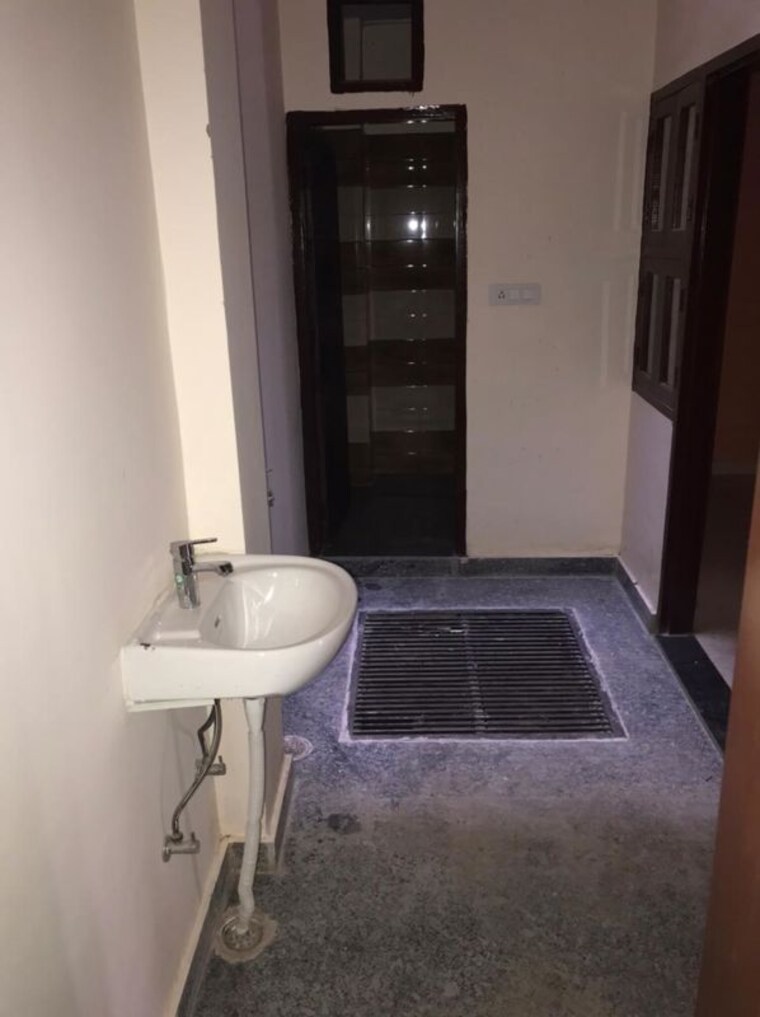 Bathroom, sector 14 2 Bedroom 1205 Sq.Ft. Builder Floor In Sector 14 Gurgaon 10716088