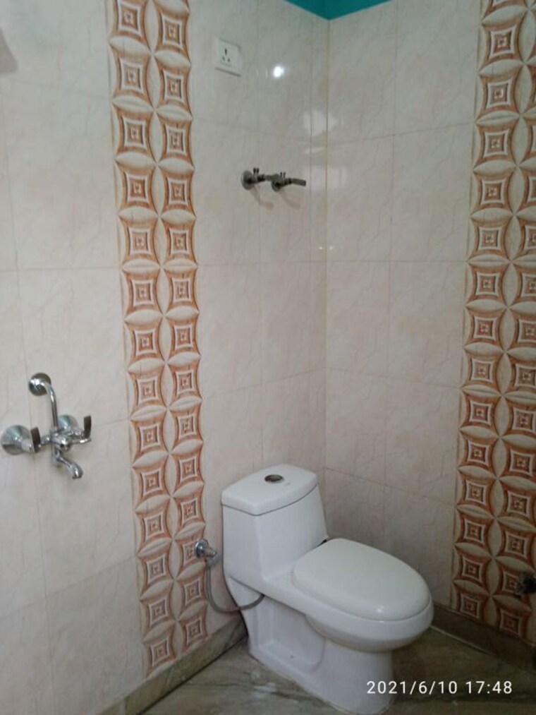 Bathroom, sector 14 2 Bedroom 1277 Sq.Ft. Builder Floor In Sector 14 Gurgaon 10716149