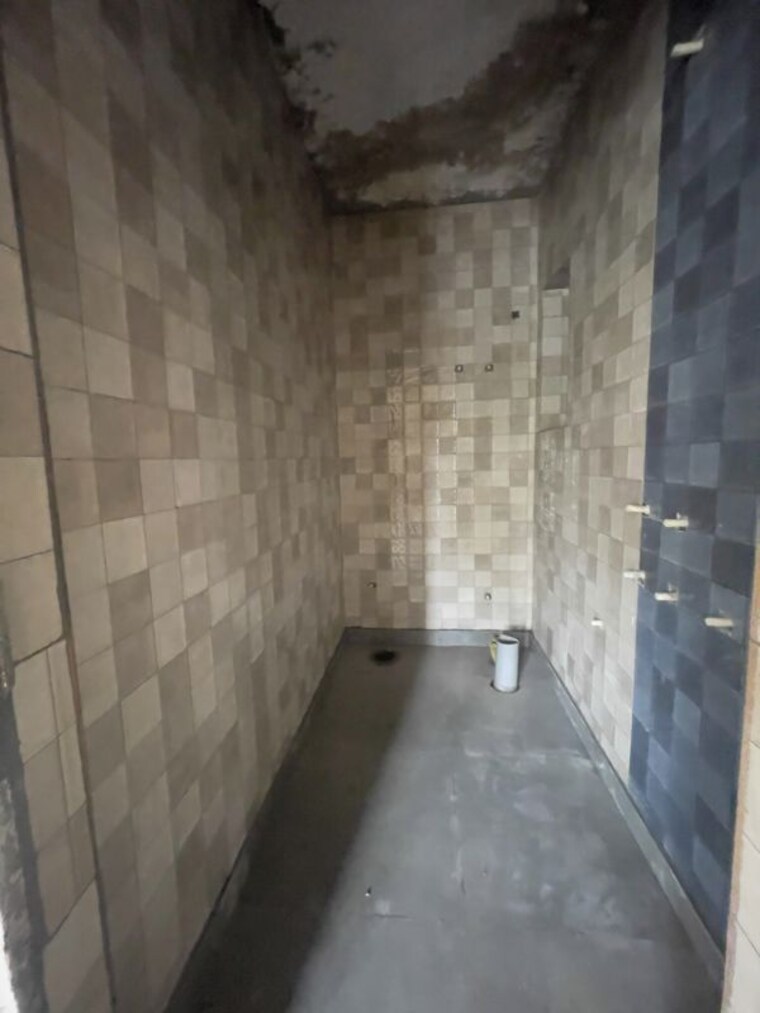 Bathroom, rohini sector 24 2 Bedroom 1100 Sq.Ft. Builder Floor In Rohini Sector 24 Delhi 10716143