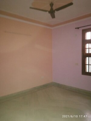 Room in 2 BHK Builder Floor at Sector 14 – for Rent