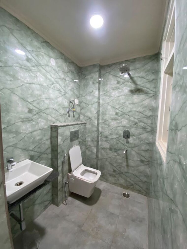 Bathroom, south delhi 1 Bedroom 500 Sq.Ft. Apartment In South Delhi Delhi 10716190