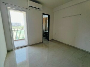Room in 2 BHK Apartment at Smart World Orchard, Sector 61 – for Rent