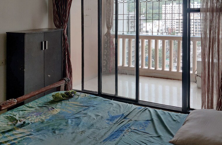 Room, bredco-hill-view-park Pg For Boys In Kandivali East 10716217